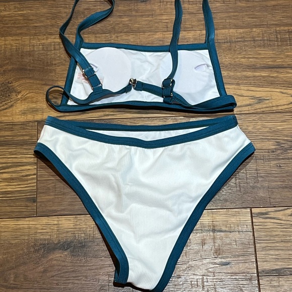 Contrast Bikini Size Small - Picture 2 of 2